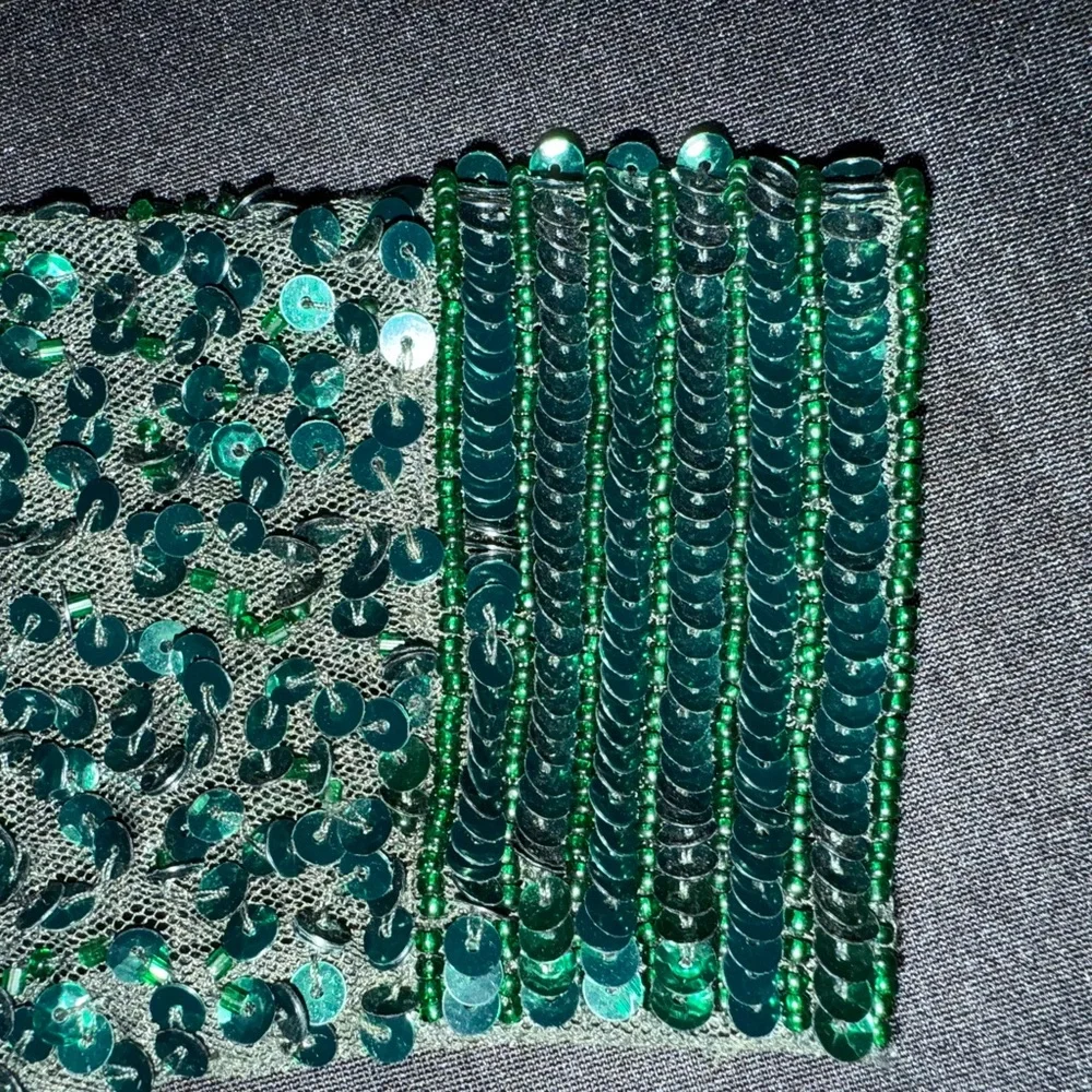Elegant Green Sequin Dress - Picture 6 of 8